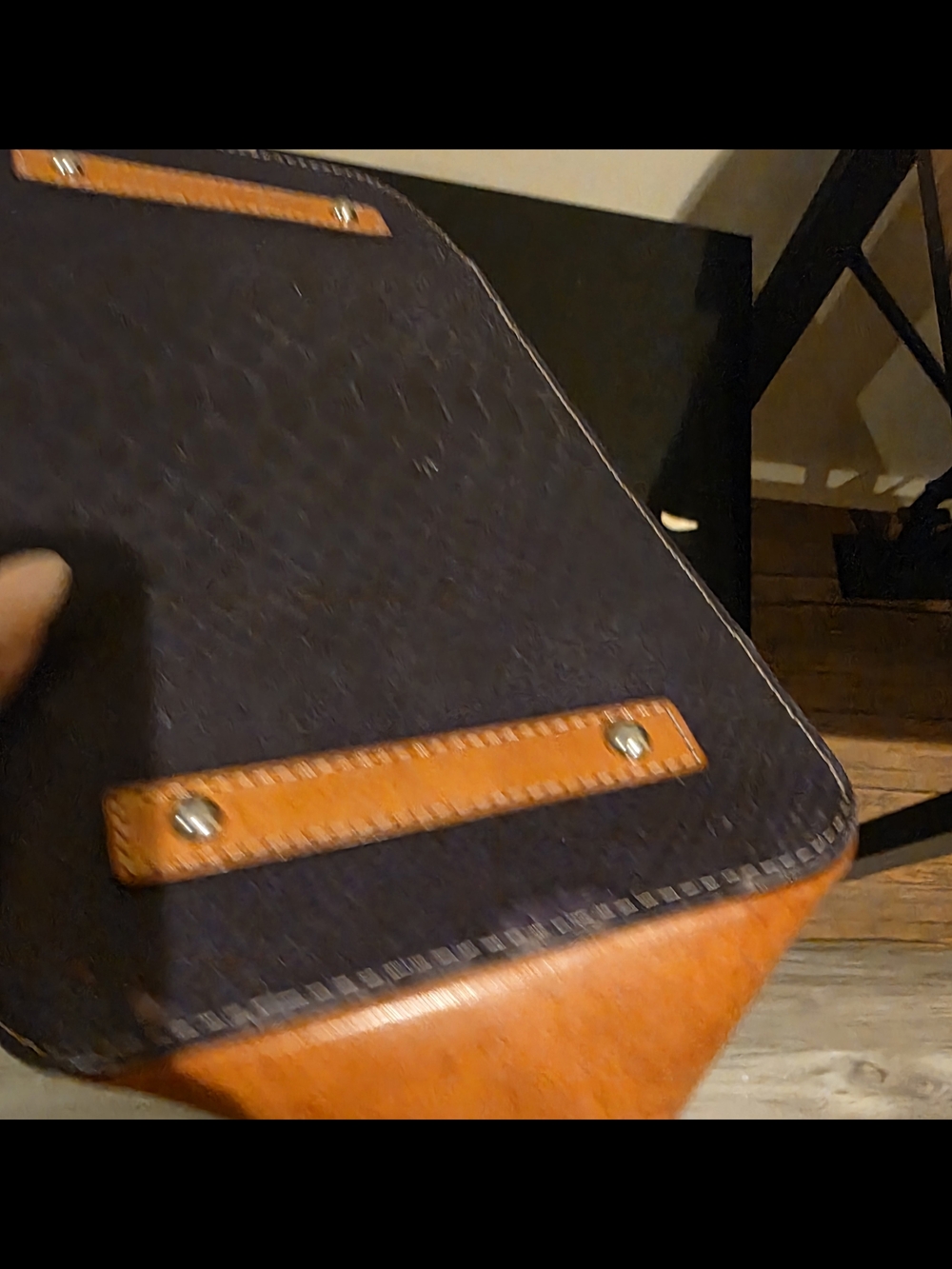Satchel - Picture 4 of 8